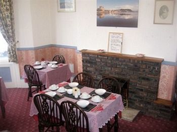 The Captain Guesthouse Скарбъро Екстериор снимка