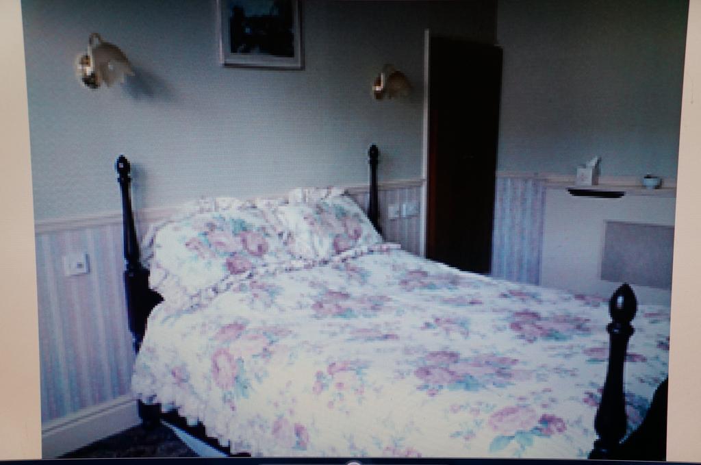 The Captain Guesthouse Скарбъро Екстериор снимка