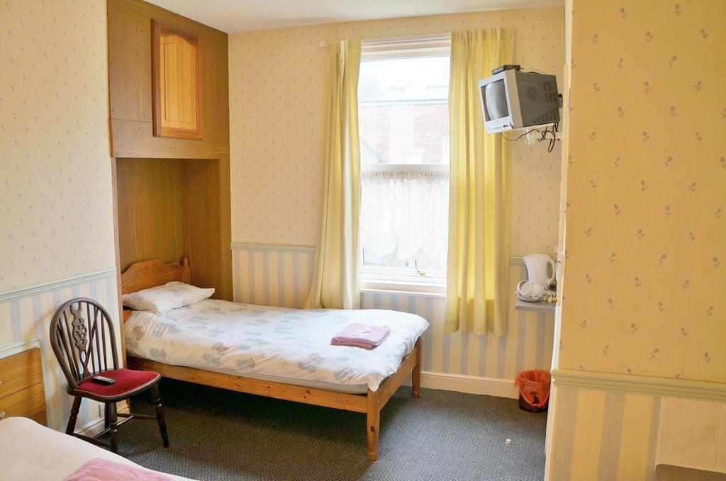 The Captain Guesthouse Скарбъро Стая снимка