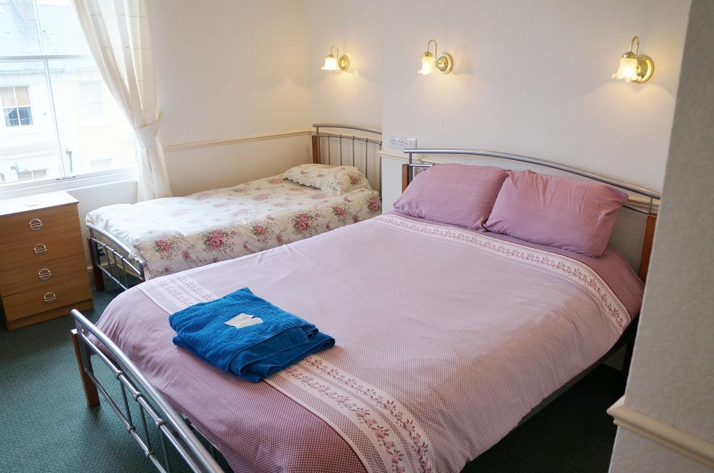 The Captain Guesthouse Скарбъро Стая снимка