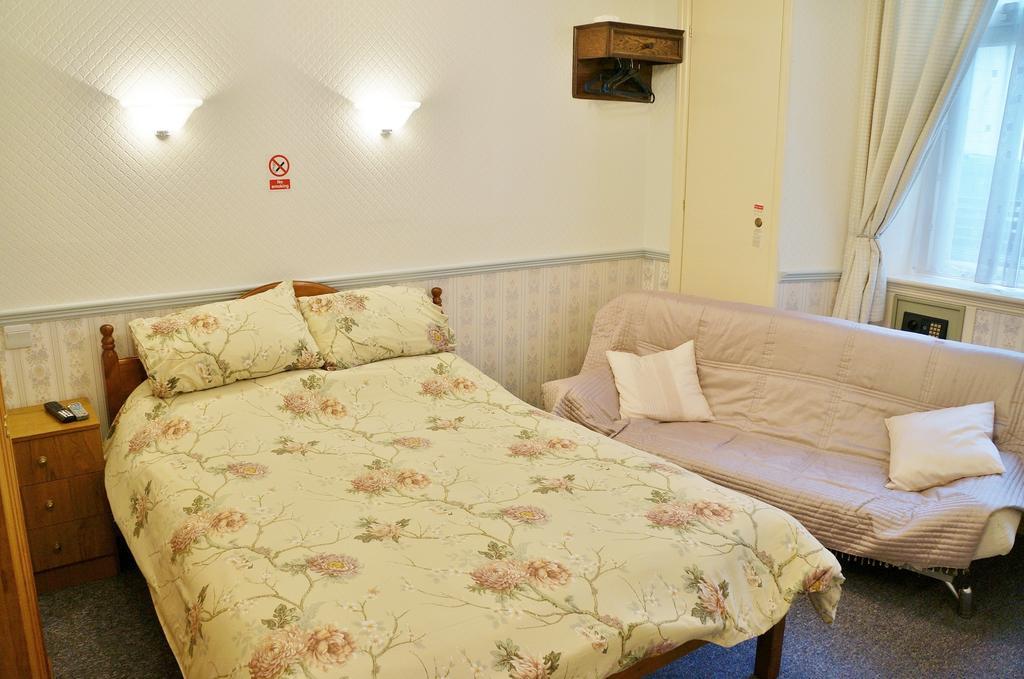 The Captain Guesthouse Скарбъро Стая снимка