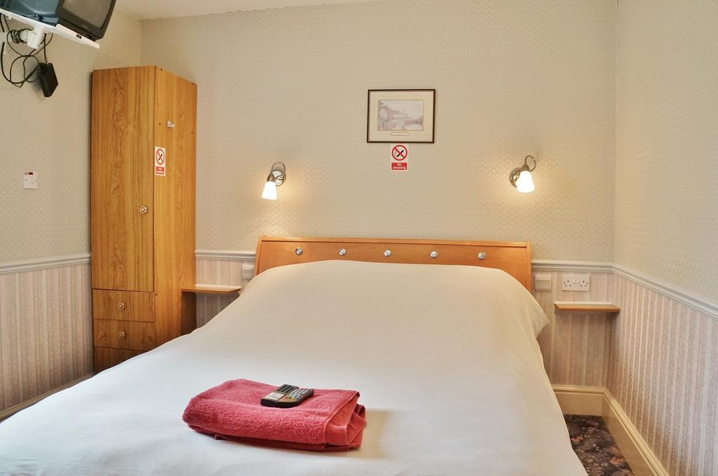 The Captain Guesthouse Скарбъро Стая снимка